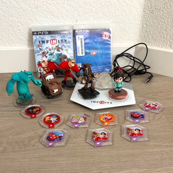 Disney Infinity Original & 2.0 for PS3, 5 Figures, 9 Power Chips, Pixar Cube